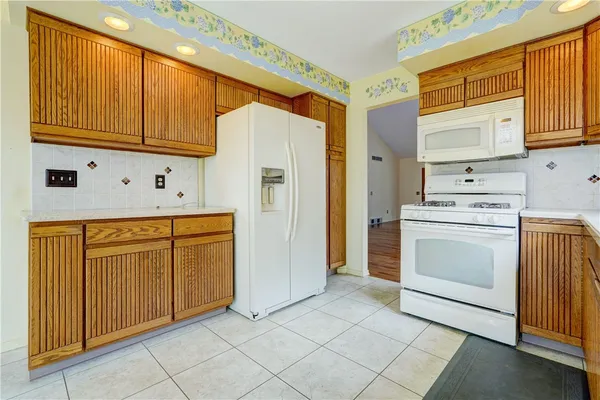 $279,900 | 6 Wood Cutters Circle, Greece, NY 14612