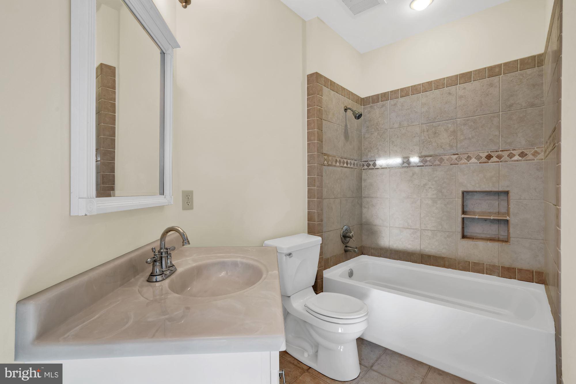 9637 Ada Road Marshall, VA 20115 - Photo 31 of 52 Br #3 Ensuite Bathroom