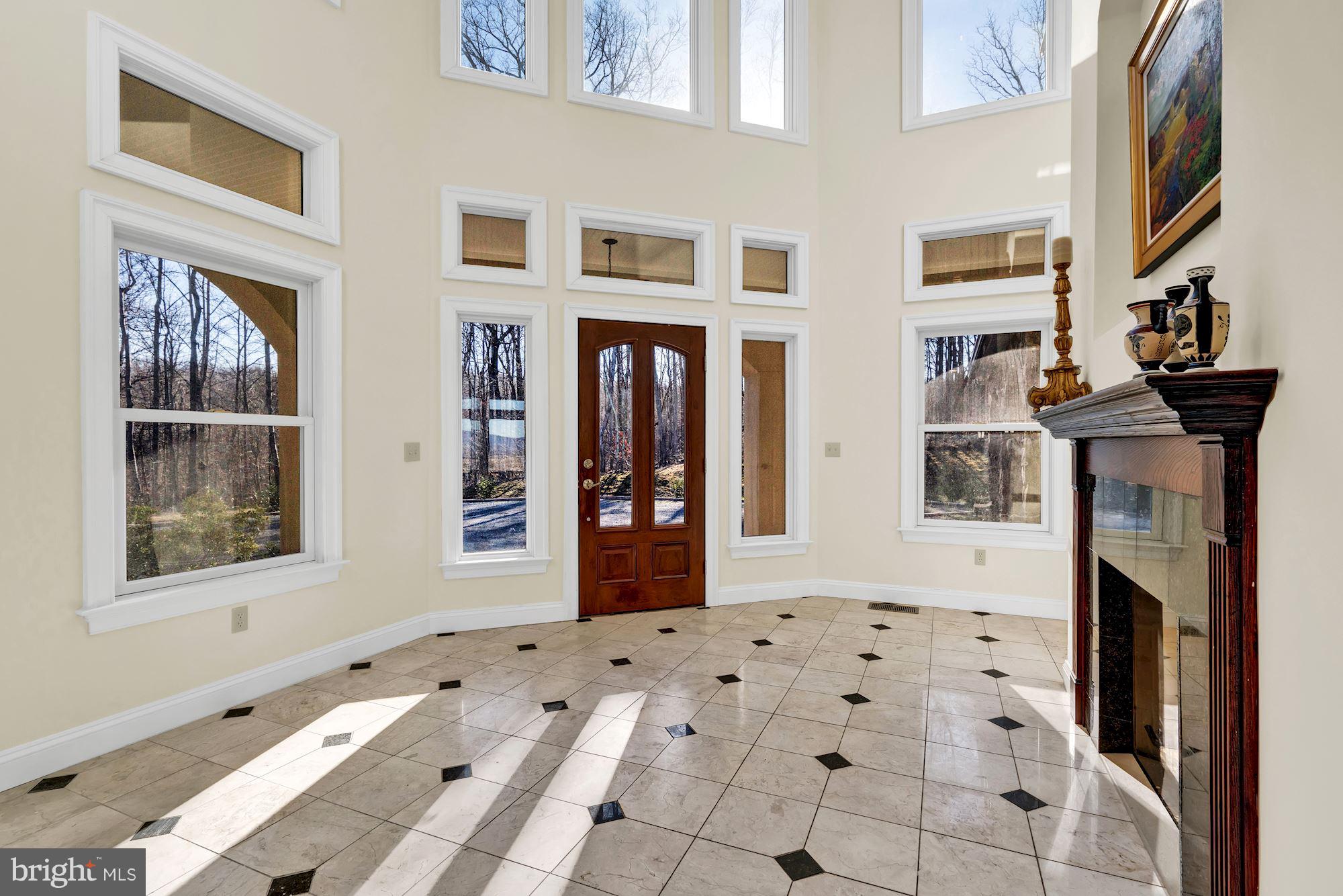 9637 Ada Road Marshall, VA 20115 - Photo 10 of 52 Foyer