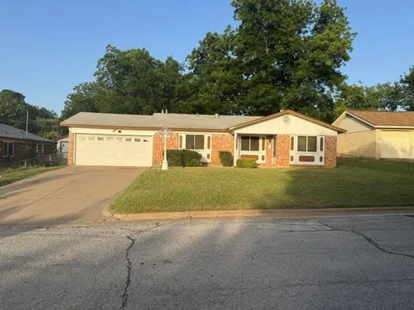$2,000 | 503 Franklin Drive, Euless, TX 76040
