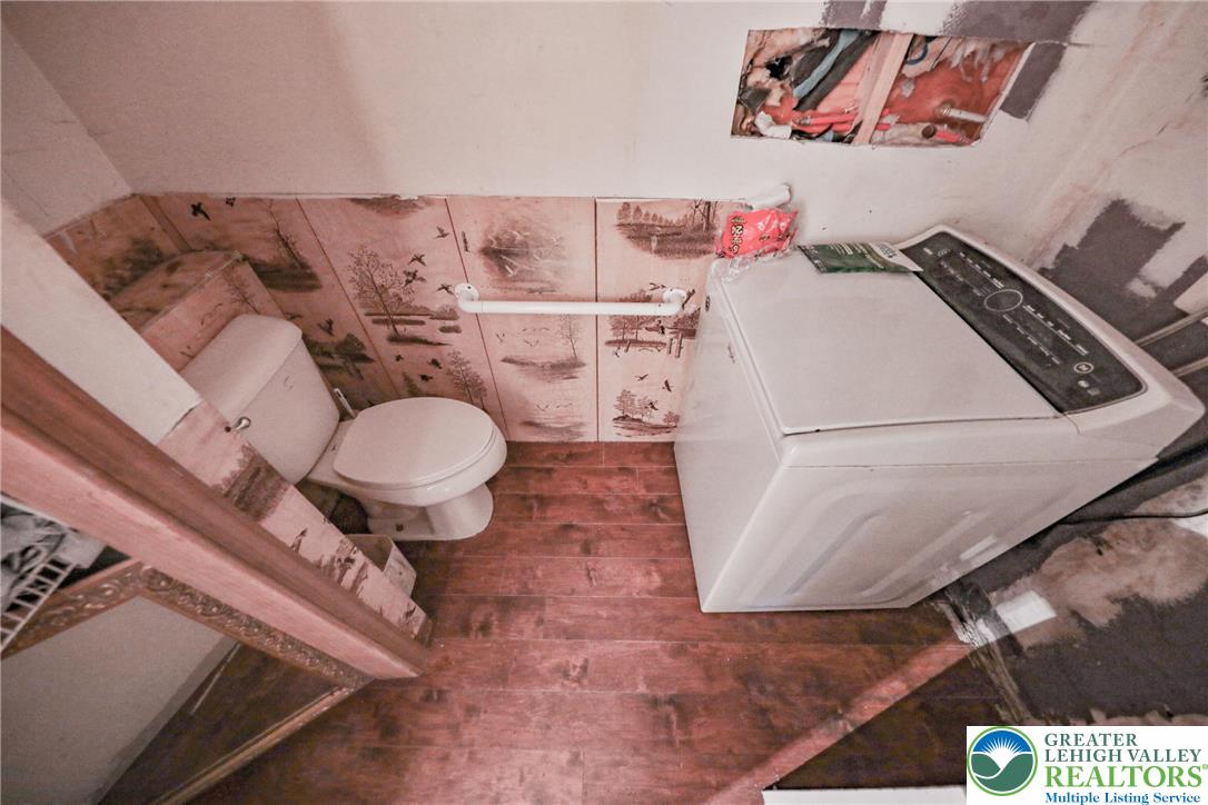 355 Hickory Road Palmerton, PA 18071 - Photo 12 of 66 a bathroom with a toilet and a shower