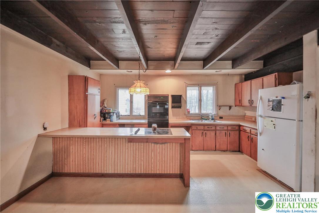 355 Hickory Road Palmerton, PA 18071 - Photo 14 of 66 a kitchen with refrigerator and window