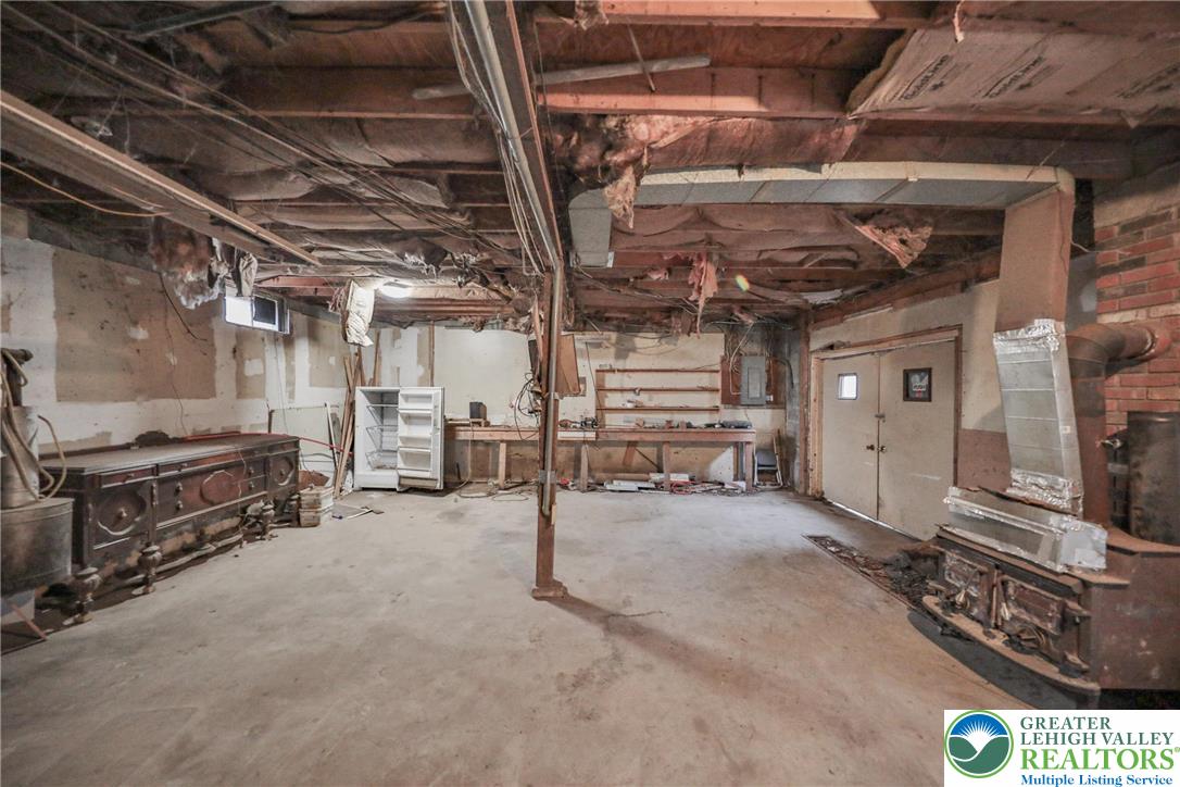 355 Hickory Road Palmerton, PA 18071 - Photo 48 of 66 a view of a garage room