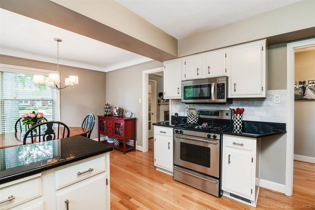 1684 Hawthorne Road Grosse Pointe Woods, MI 48236 - Photo 6 of 29