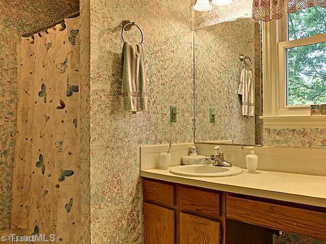 3932 Laurel Grove Road Winston-Salem, NC 27127 - Photo 13 of 16 Bath.