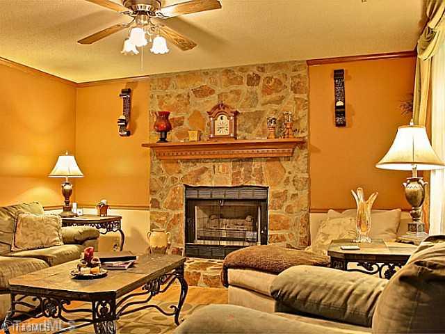 3932 Laurel Grove Road Winston-Salem, NC 27127 - Photo 3 of 16 Living Room.