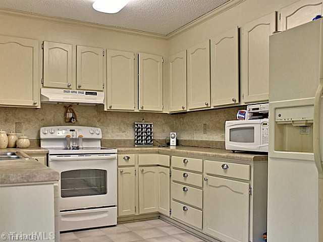 3932 Laurel Grove Road Winston-Salem, NC 27127 - Photo 6 of 16 Kitchen.
