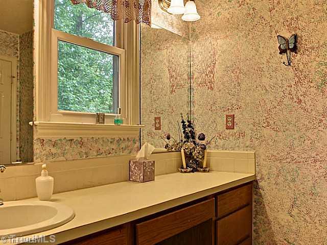 3932 Laurel Grove Road Winston-Salem, NC 27127 - Photo 10 of 16 Bath.