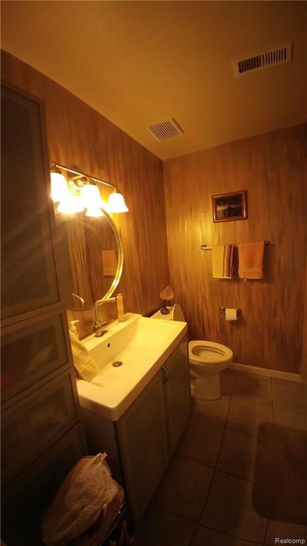 19400 West Eleven Mile Road, Unit 12 Lathrup Village, MI 48076 - Photo 15 of 26