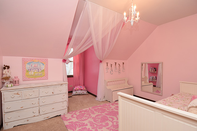 N040 Pierce Avenue Wheaton, IL 60187 - Photo 13 of 20 a bedroom with a bed and a dresser
