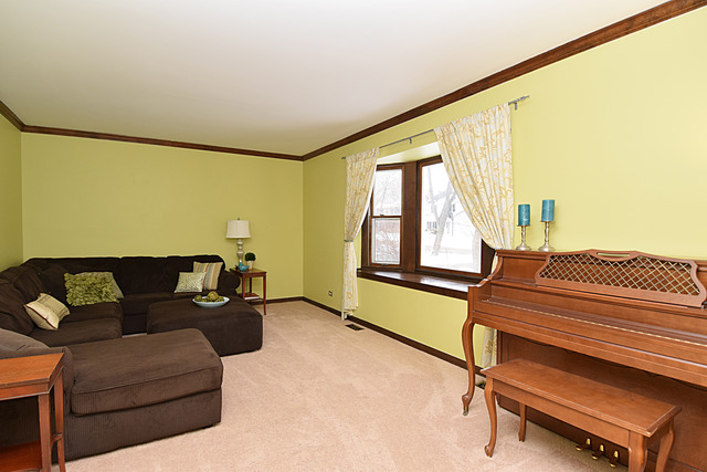 N040 Pierce Avenue Wheaton, IL 60187 - Photo 2 of 20 a living room with furniture and a window
