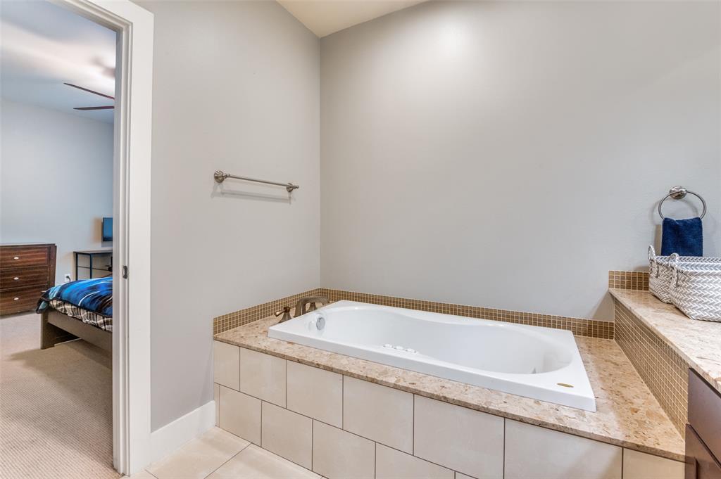 5618 Lindell Avenue, Unit 7 Dallas, TX 75206 - Photo 5 of 18 a bathroom with a tub and sink