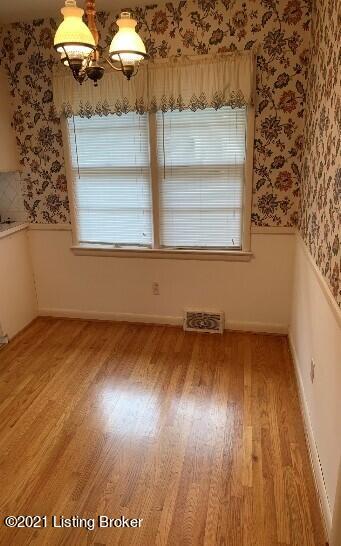 1860 Lynn Lea Road Louisville, KY 40216 - Photo 7 of 38 Dining Area