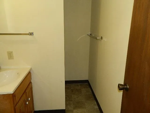 $94,500 | 814 East 11th Avenue, Winfield, KS 67156