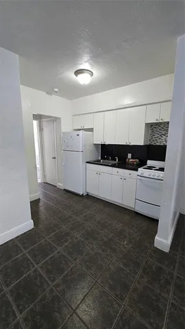 $1,350 | 1012 Northwest 2nd Avenue, Unit 2, Hallandale Beach, FL 33009