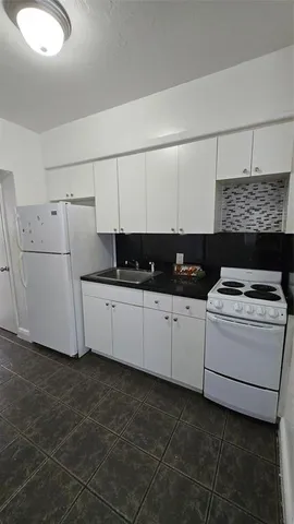 $1,350 | 1012 Northwest 2nd Avenue, Unit 2, Hallandale Beach, FL 33009