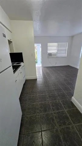 $1,350 | 1012 Northwest 2nd Avenue, Unit 2, Hallandale Beach, FL 33009