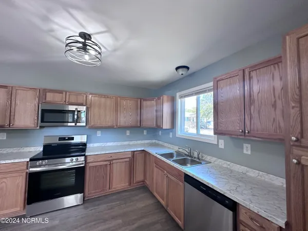 $1,250 | 149 Oyster Lane, Unit 1, Hubert, NC 28539