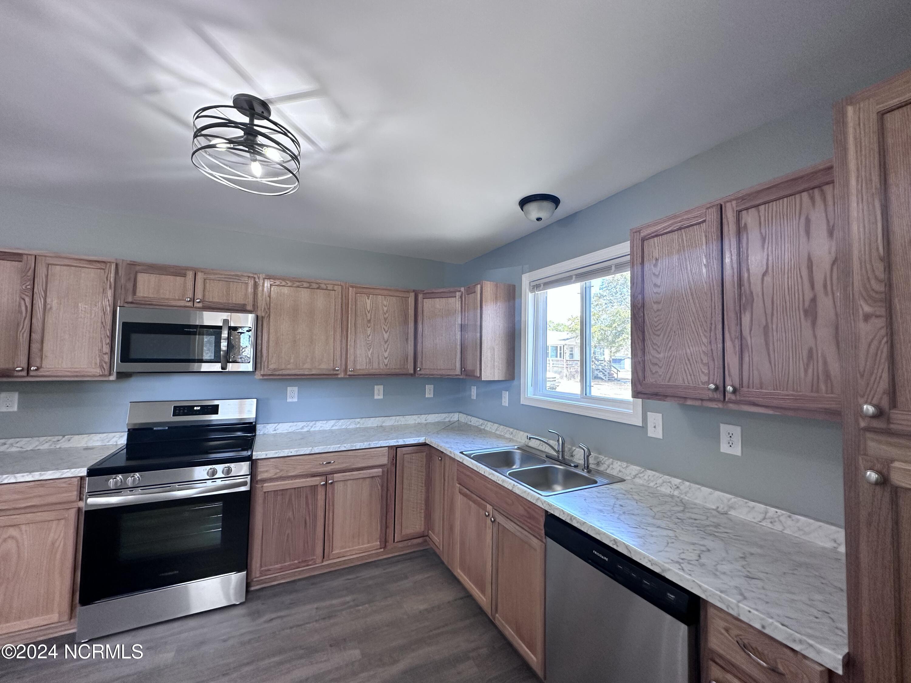 149 Oyster Lane, Unit 1 Hubert, NC 28539 - Photo 8 of 20 IMG_5170