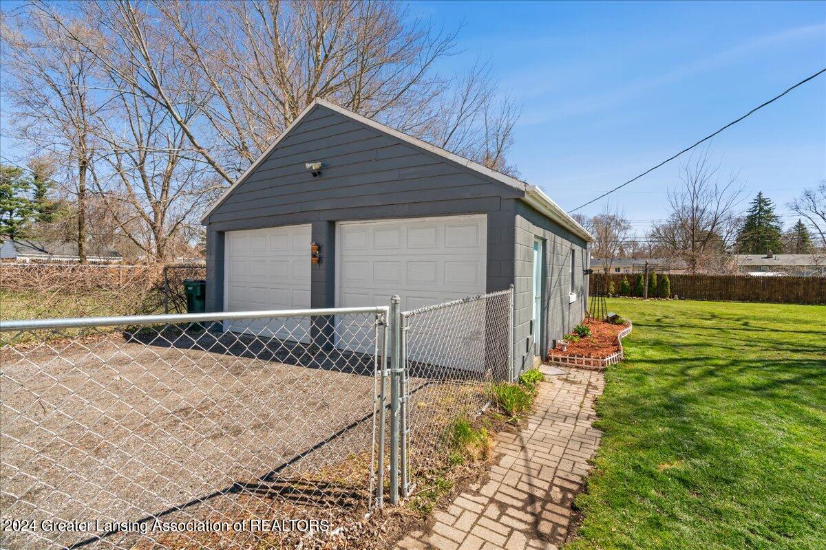 3135 Ingham Street Lansing, MI 48911 - Photo 10 of 28 10-Media Jett-10