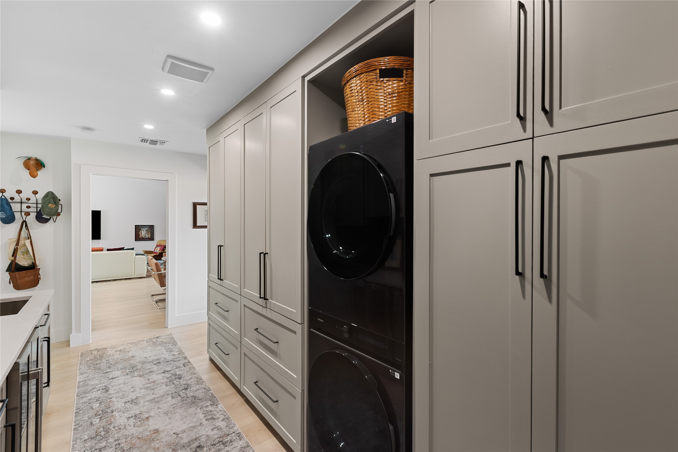 1316 Neans Drive Austin, TX 78758 - Photo 20 of 40 Butler Pantry/Laundry Area