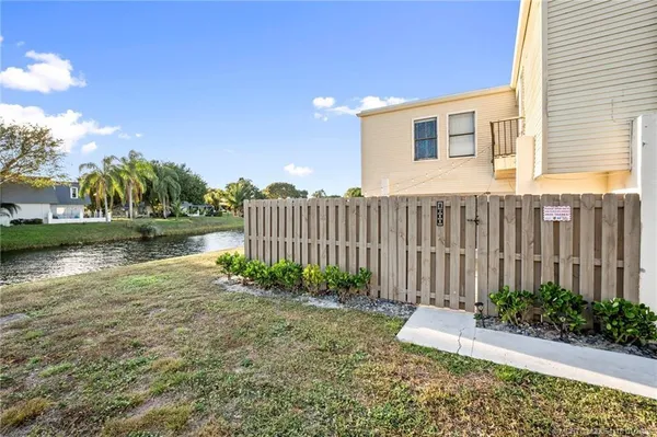 a view of a backyard with pathway