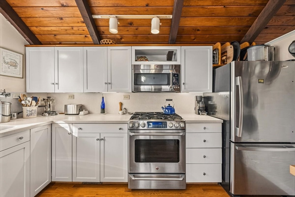 28 Lawrence Farm Road Falmouth, MA 02543 - Photo 7 of 24 Gallery Image 7