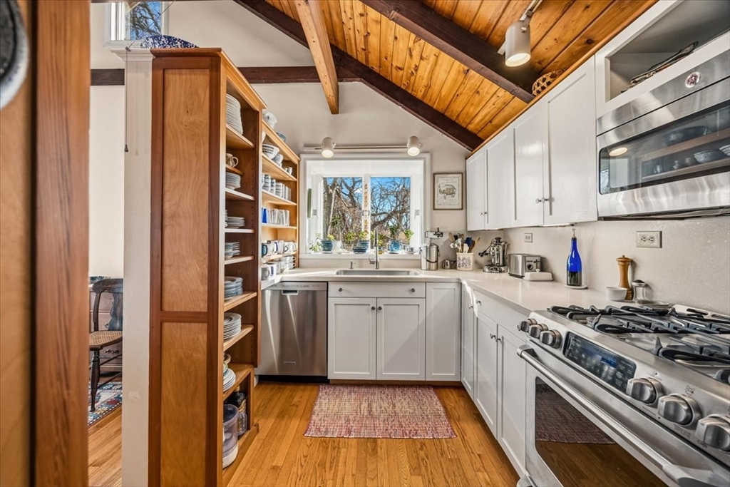 28 Lawrence Farm Road Falmouth, MA 02543 - Photo 8 of 24 Gallery Image 8