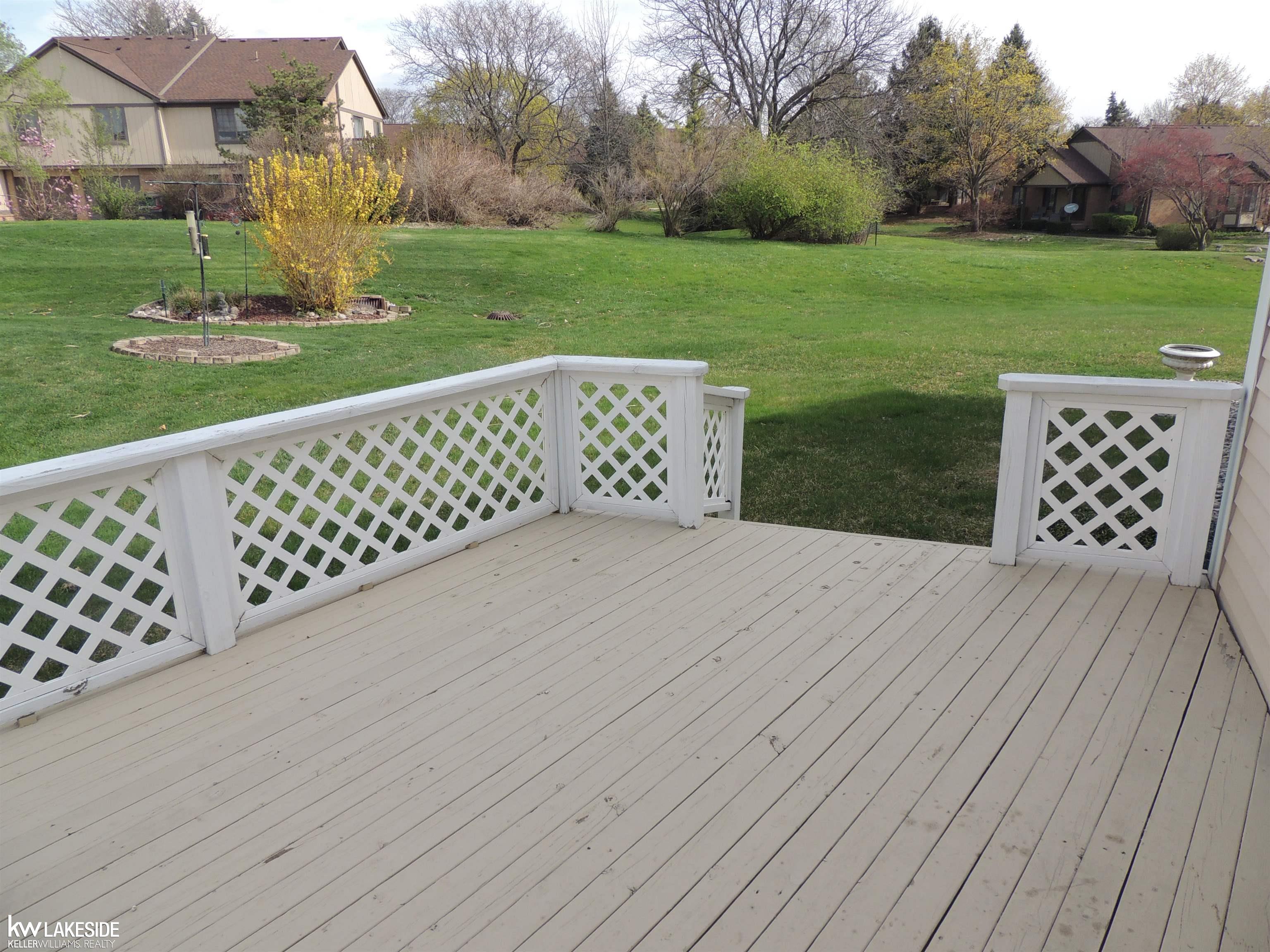 1600 Stonecrest Drive Rochester, MI 48307 - Photo 33 of 36 50168703-76ad59c0-6c59-44a9-8b5e-128d78d8dee3.JPG