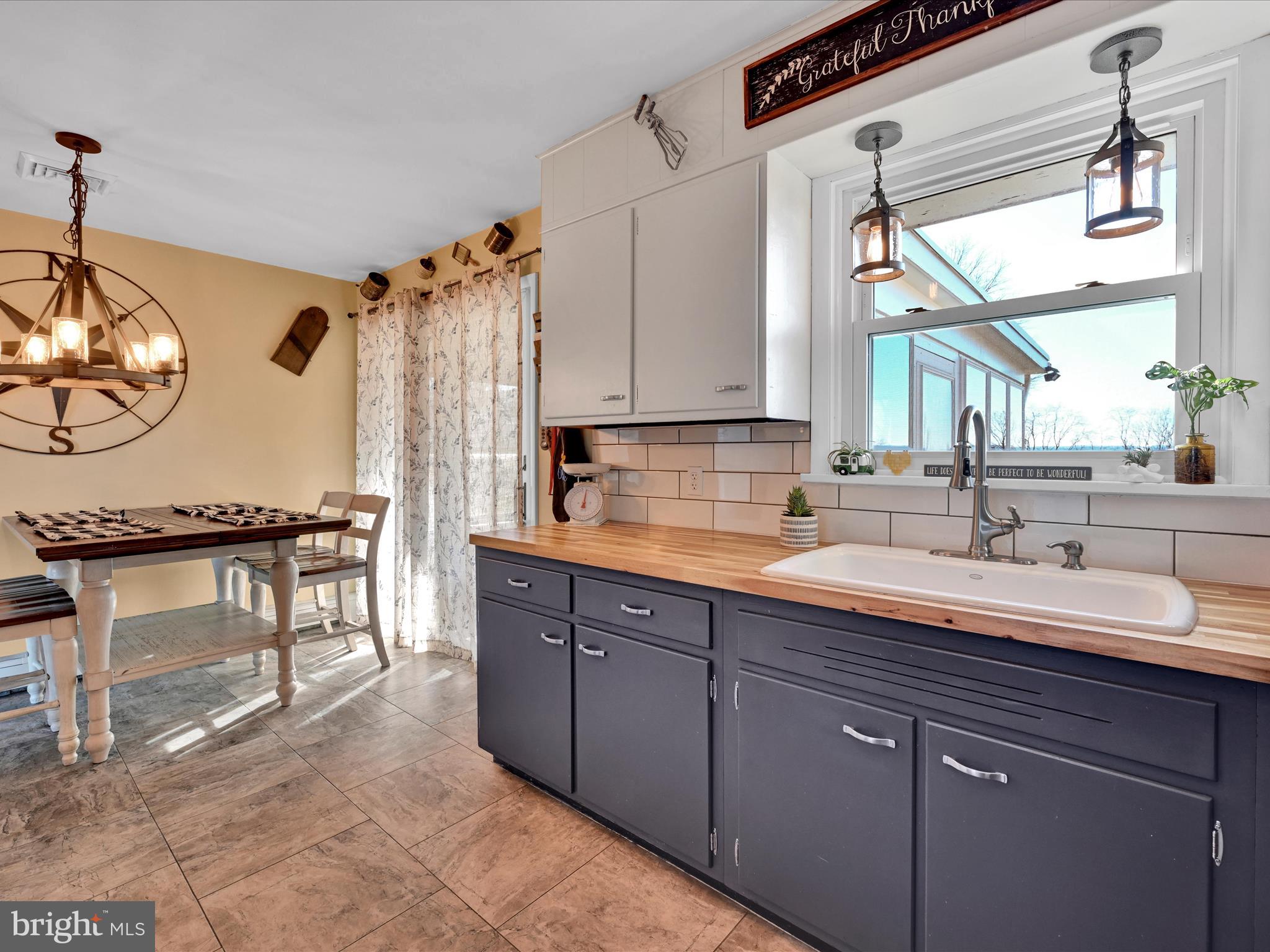 2296 Franklin Road Columbia, PA 17512 - Photo 9 of 27 Kitchen