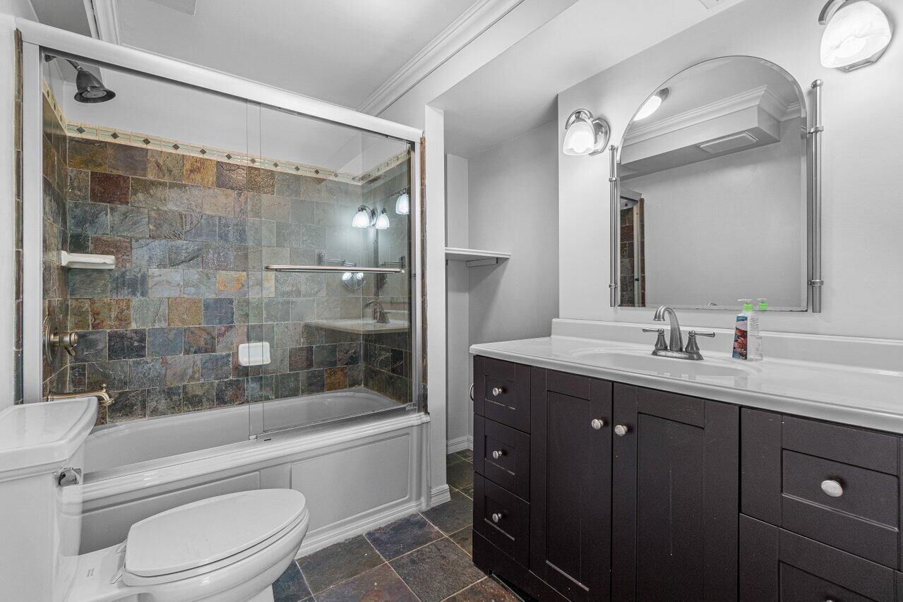 8 Royal Palm Way, Unit 2060 Boca Raton, FL 33432 - Photo 20 of 28 Guest Bathroom