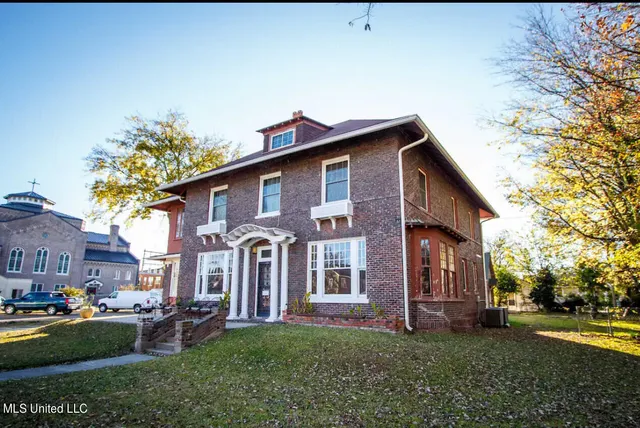 $410,000 | 111 Leflore Avenue, Clarksdale, MS 38614