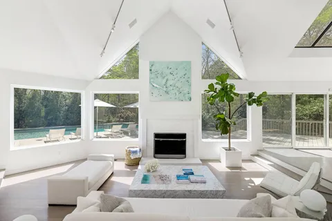 $4,100,000 | 5 Ely Brook To Hands Creek Road, East Hampton, NY 11937
