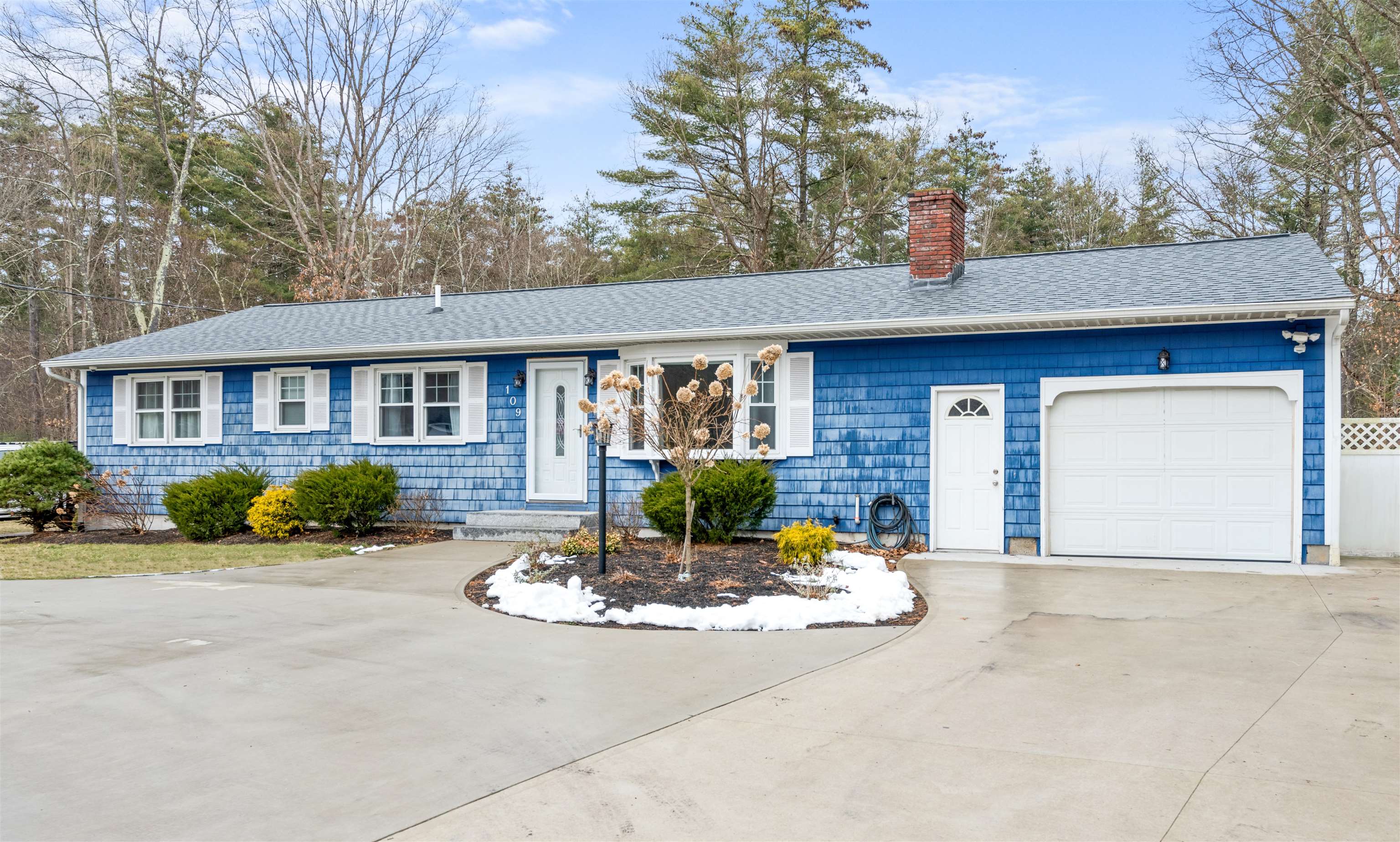 109 Bedford Road Merrimack, NH 03054 - Photo 1 of 40