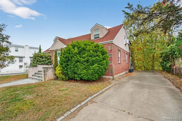 $3,995 | 41 Ostend Road, Island Park, NY 11558