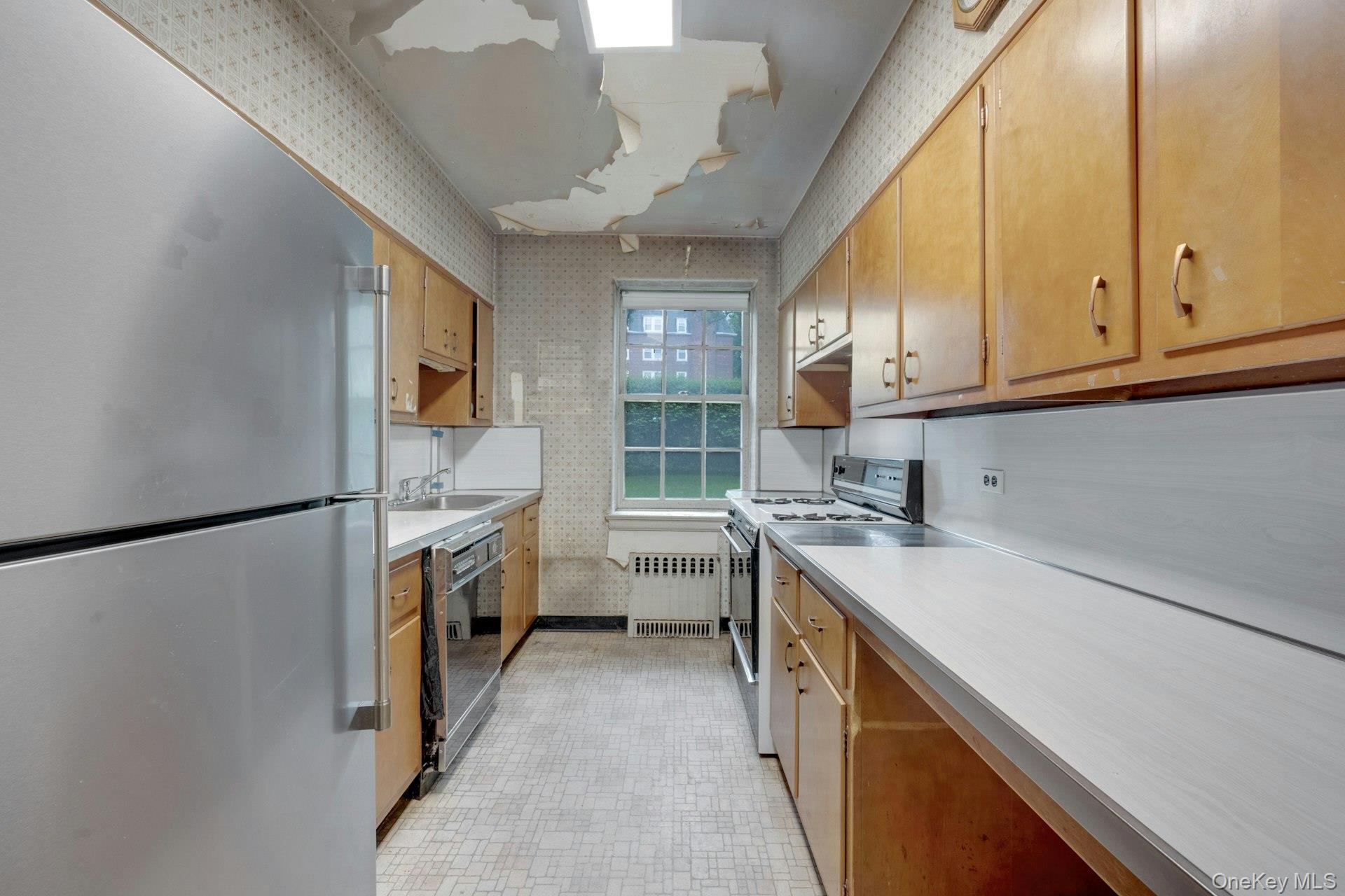 3 Alden Place, Unit 1A Bronxville, NY 10708 - Photo 13 of 29 a kitchen with a sink stove and refrigerator