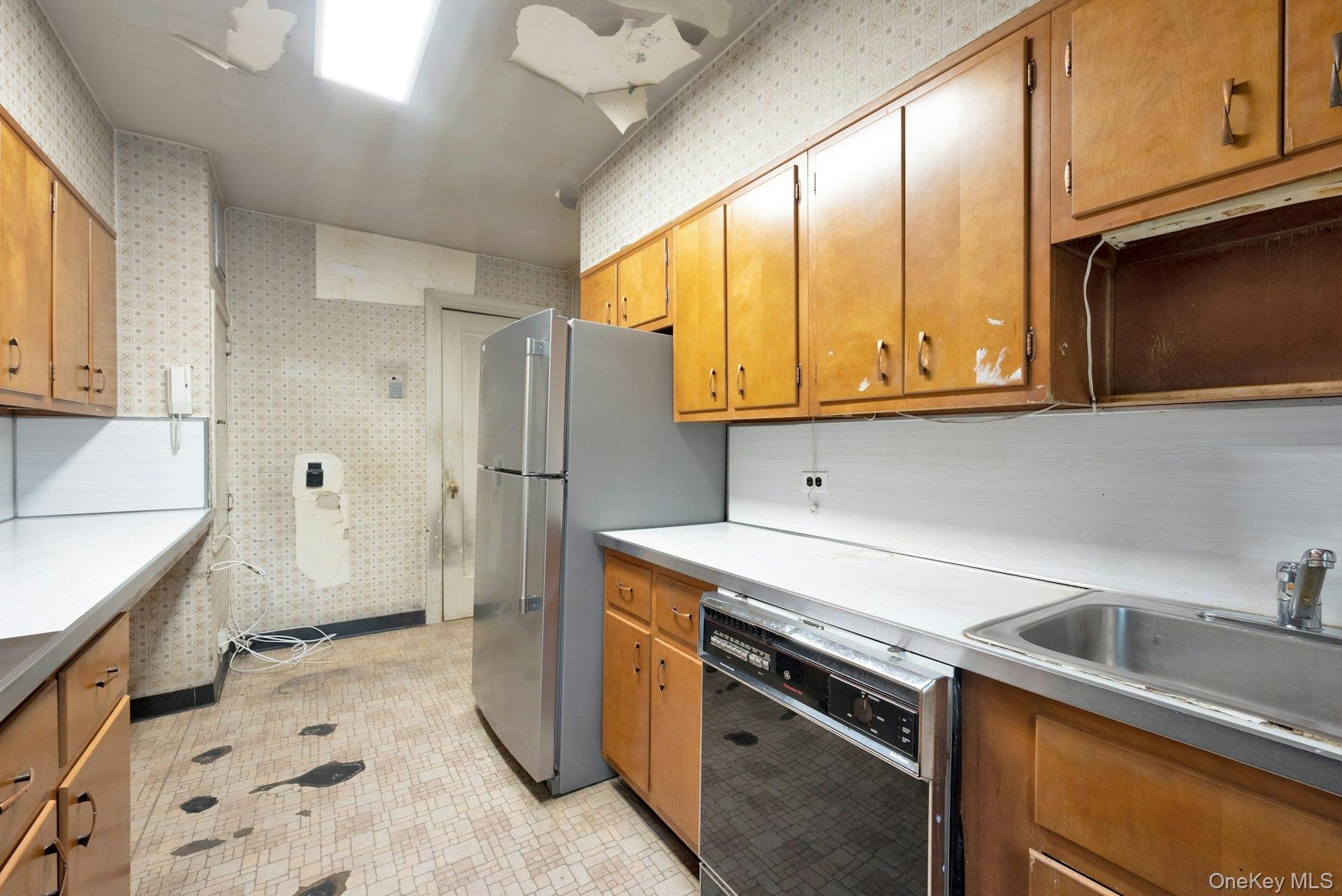 3 Alden Place, Unit 1A Bronxville, NY 10708 - Photo 15 of 29 a kitchen with stainless steel appliances granite countertop a sink a stove a refrigerator a washer dryer and cabinets