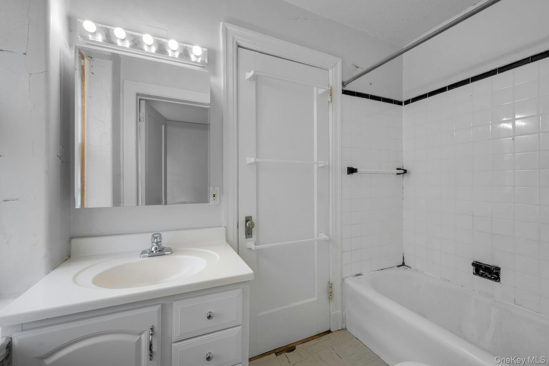 3 Alden Place, Unit 1A Bronxville, NY 10708 - Photo 21 of 29 a bathroom with a sink and a tub