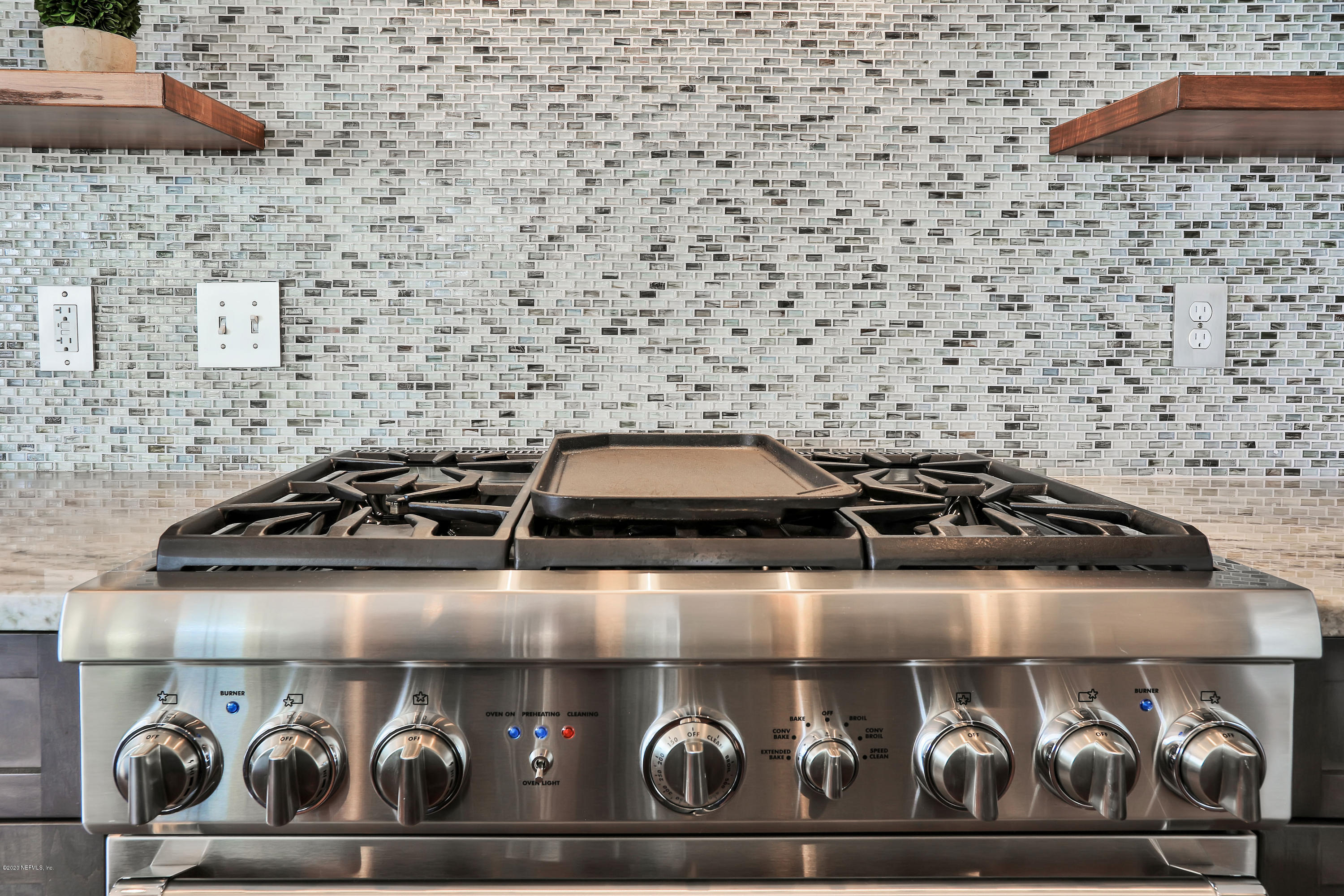 1722 River Road Jacksonville, FL 32207 - Photo 5 of 56 Gas Range