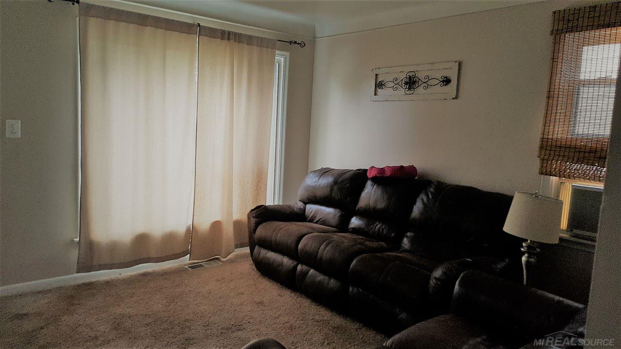19372 Martin Road Roseville, MI 48066 - Photo 3 of 16 31326881-2.JPG