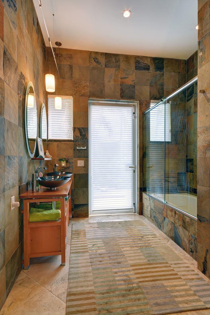 20932 Pacifico Terrace Boca Raton, FL 33433 - Photo 35 of 54 bathroom2_700.jpg