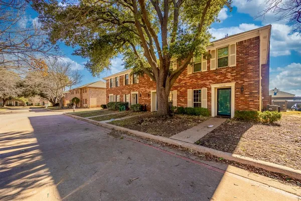 $1,800 | 7337 Kingswood Circle, Fort Worth, TX 76133