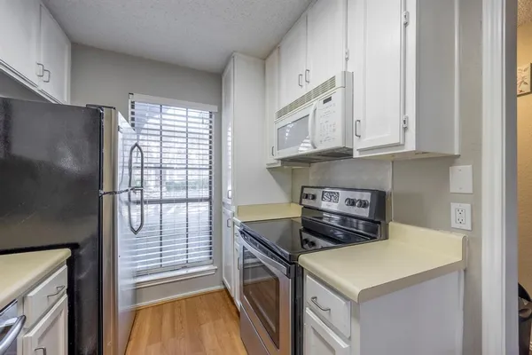 $1,800 | 7337 Kingswood Circle, Fort Worth, TX 76133
