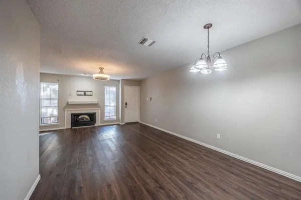 $1,800 | 7337 Kingswood Circle, Fort Worth, TX 76133