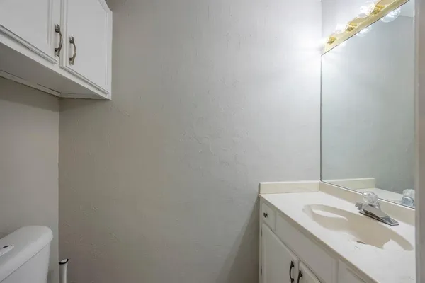 $1,800 | 7337 Kingswood Circle, Fort Worth, TX 76133