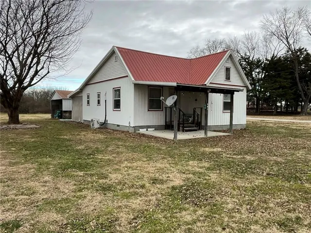 $109,900 | 401 South 8th Street, Deepwater, MO 64740