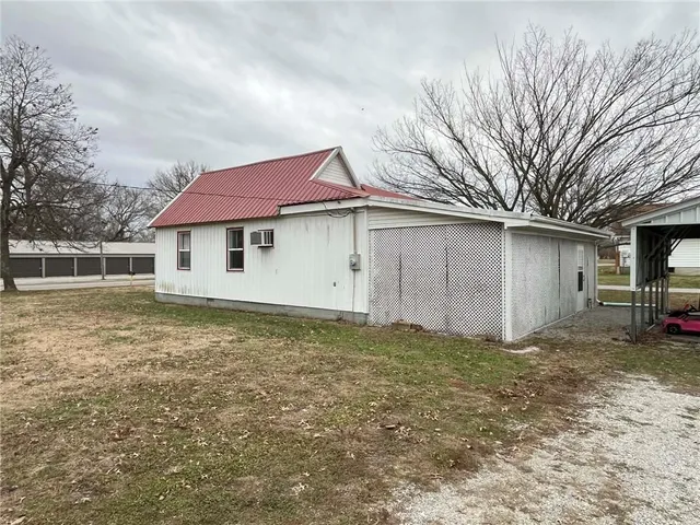 $109,900 | 401 South 8th Street, Deepwater, MO 64740