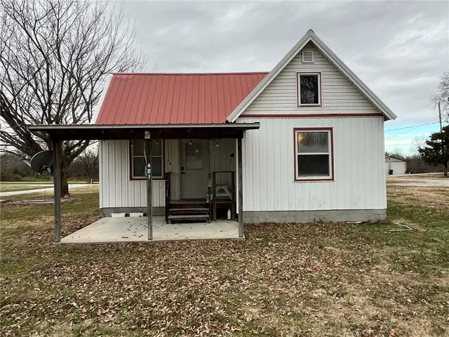 $109,900 | 401 South 8th Street, Deepwater, MO 64740