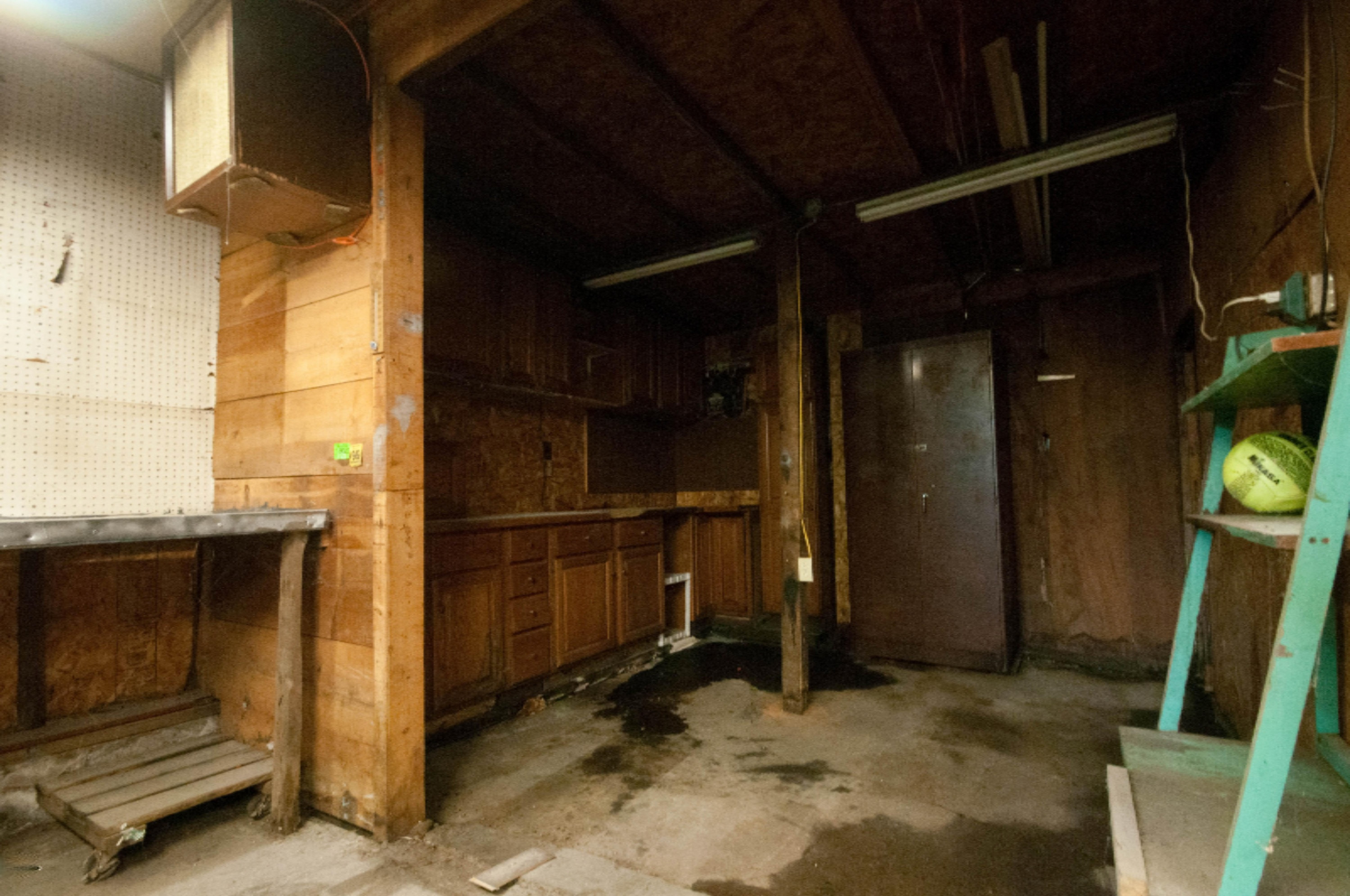 2945 Hall Road Muskegon, MI 49442 - Photo 34 of 39 16a Garage (2)