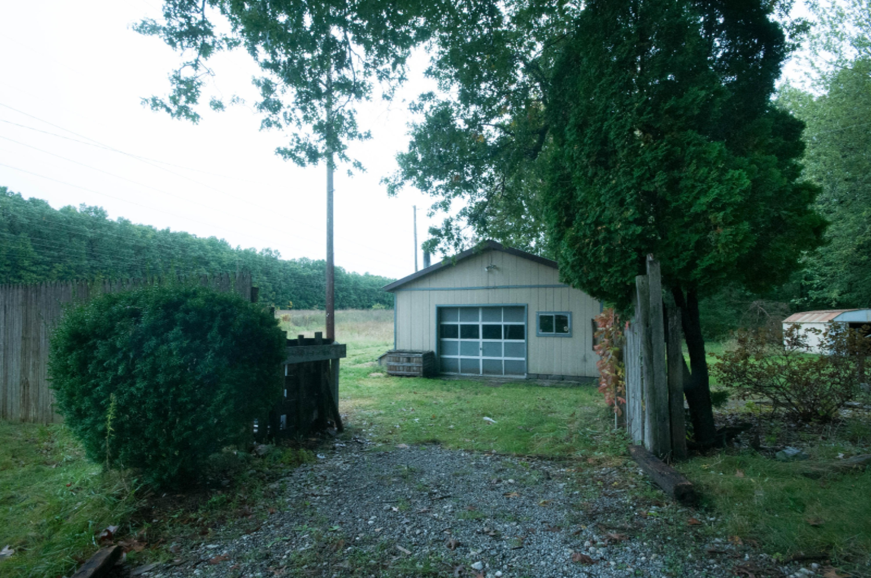 2945 Hall Road Muskegon, MI 49442 - Photo 4 of 39 1c Garage
